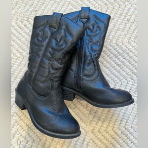 Kids black cowboy boots size 8